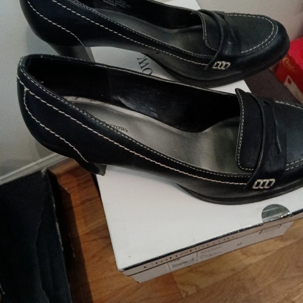Black shoes - Picture 3 of 4